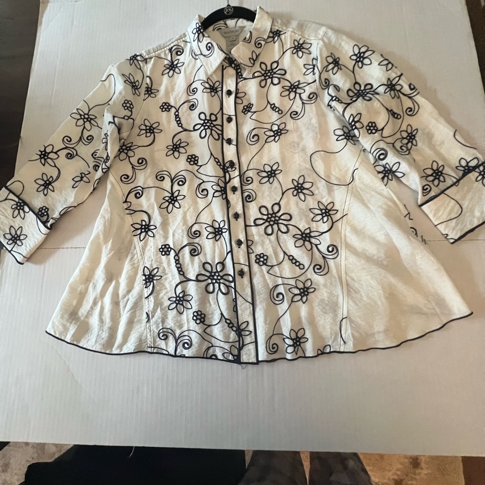 MULTIPLES   PETITE MEDIUM CREAM BLOUSE WITH RAISED BLACK EMBROIDERY